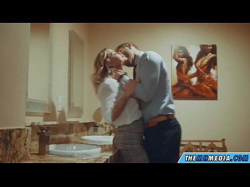 ❤️ Rehefa mamitaka anao ao amin'ny trano fidiovana ho an'ny besinimaro ny blonde be busty ❤ Sluts aminay mg.xxxner.ru
